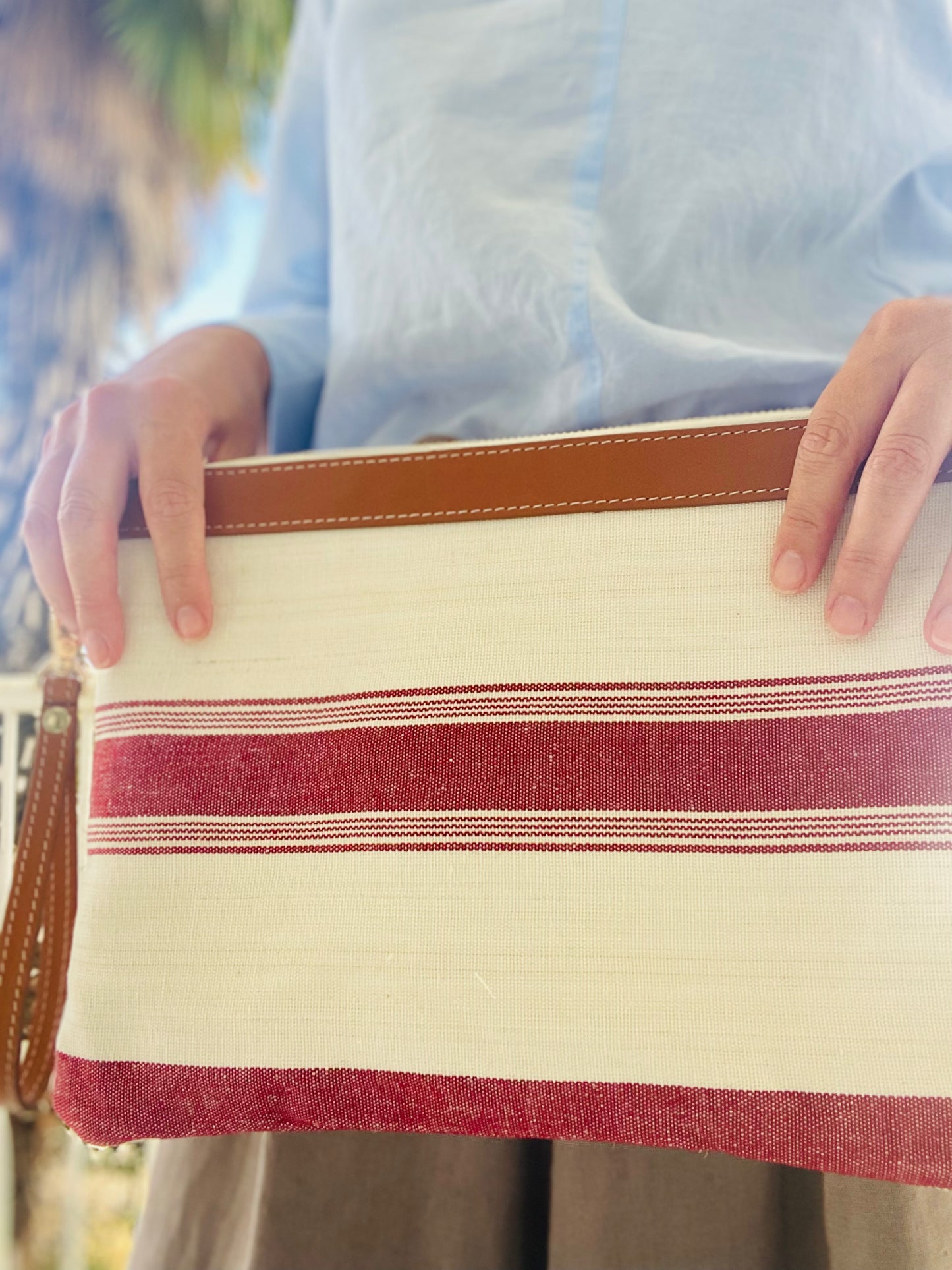 Beach Sand Clutch · Red Wine