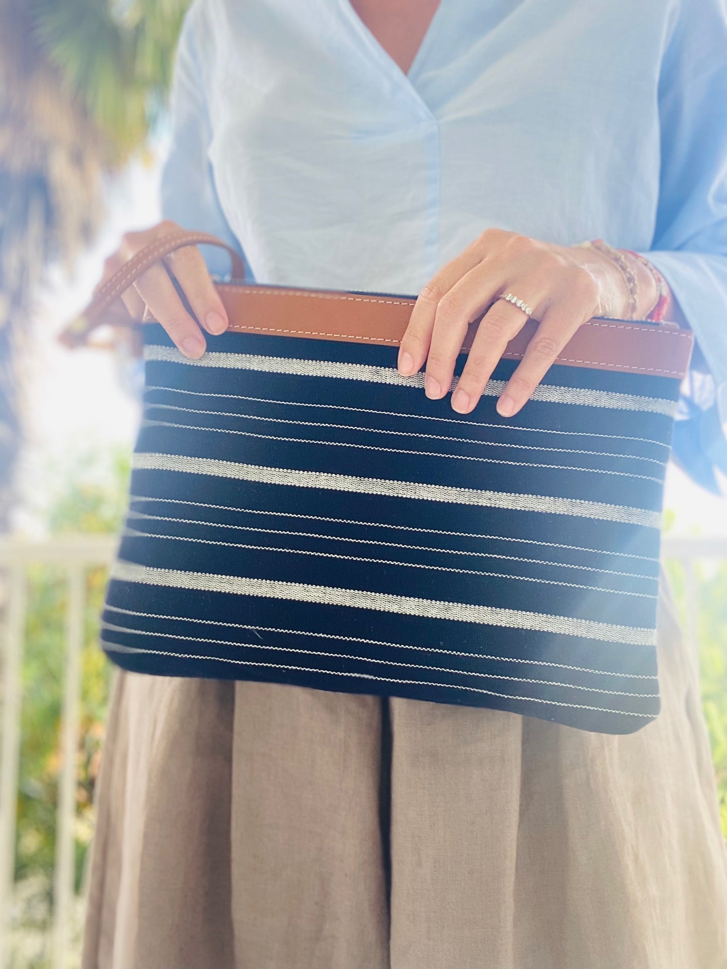 Beach Sand Clutch ·Navy