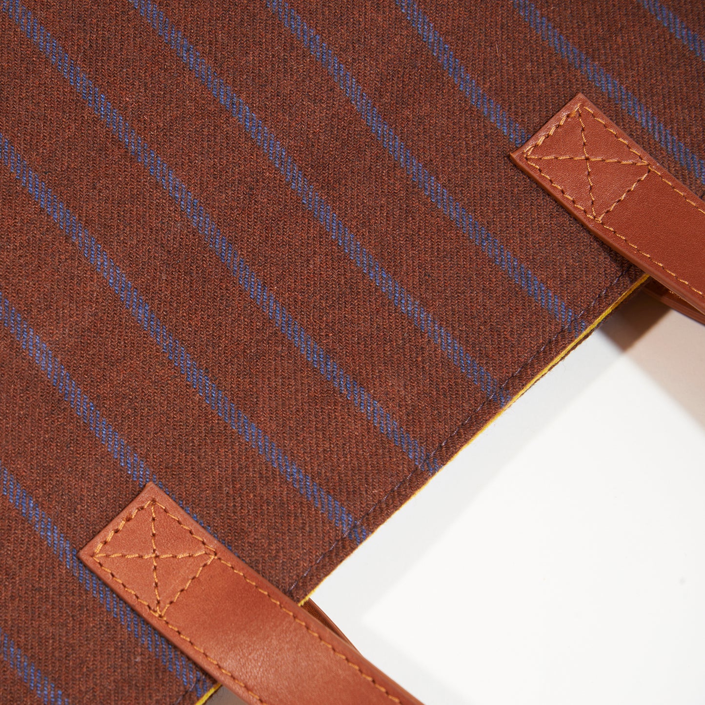Scottish Bag · Cinnamon Mustard